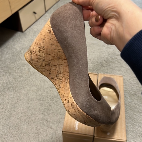 Stuart Weitzman shoes wedge cork peep-toe. Size 7M - Picture 6 of 10